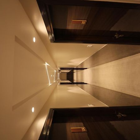 Hotel Maya Crystal Juhi Bari 外观 照片