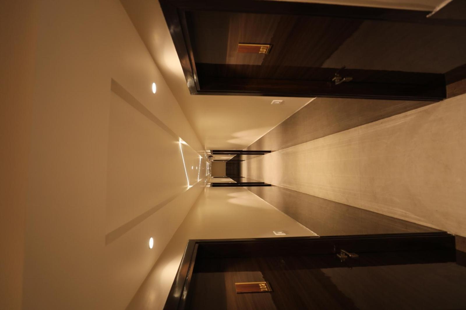 Hotel Maya Crystal Juhi Bari 外观 照片